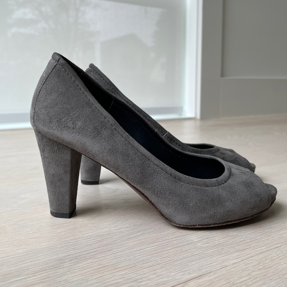 ALBERTO FERMANI Peep Toe Grey Suede Heels Business Neutral Chic Limited Edition